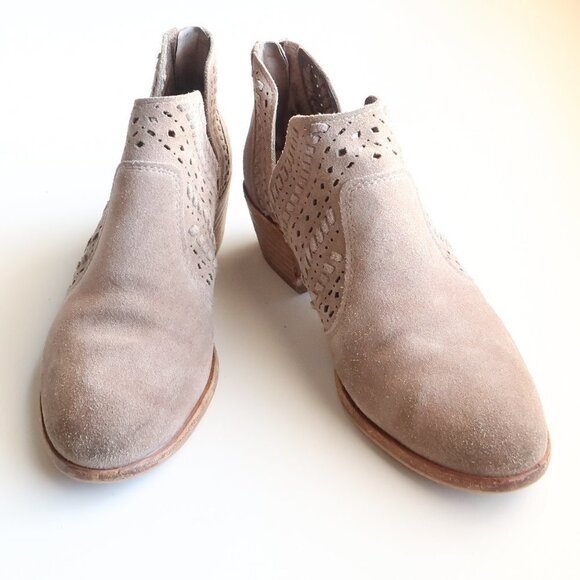 Vince Camuto Taupe Suede Leather Bock Heel Bohemian Ankle Boots Booties Size 8.5 - Picture 4 of 16